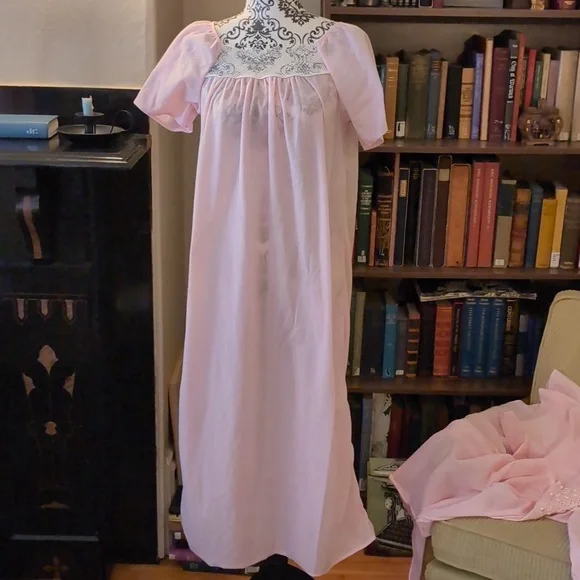 Vintage Pink Ruffle Nightgown and Robe Set - Picture 7 of 10